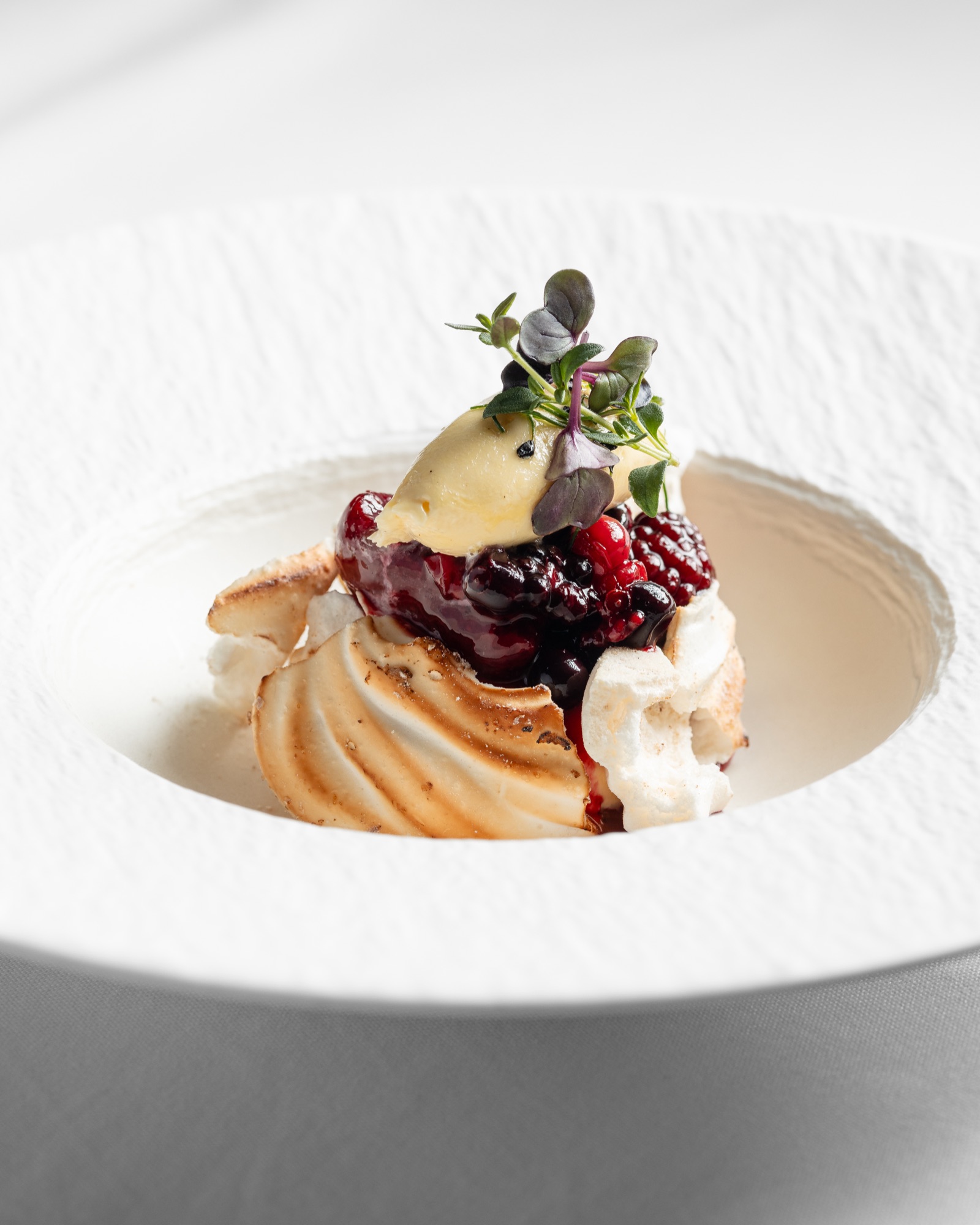 Meringue dessert with berries